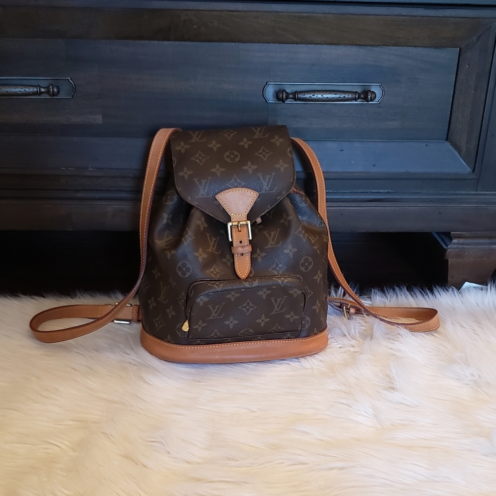 🍀🦋AUTHENTIC Louis Vuitton Backpack MM🦋🍀